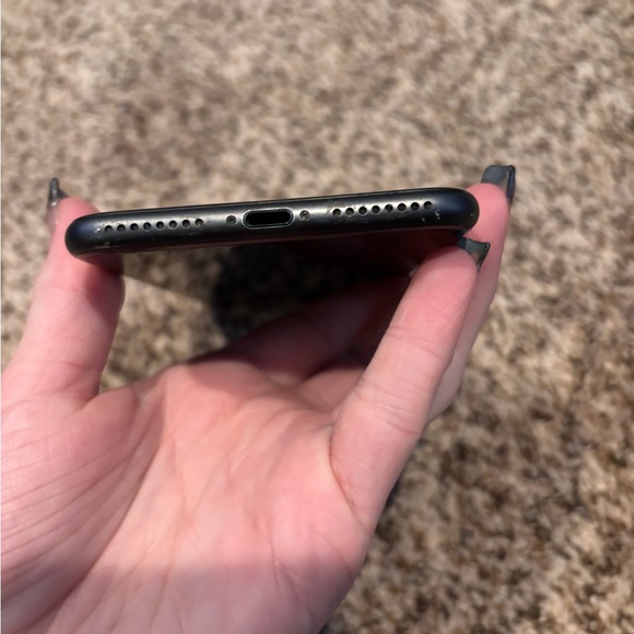 Apple iPhone 8 Plus - Picture 5 of 8